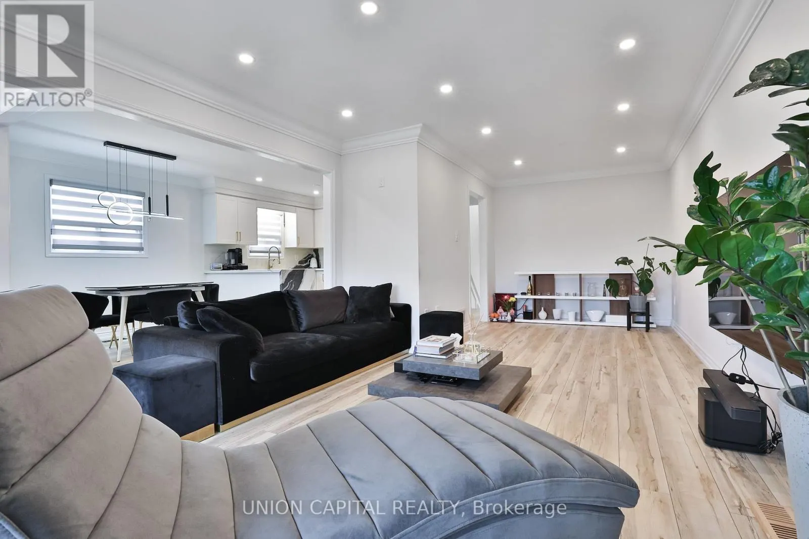 21 AVON CRESCENT