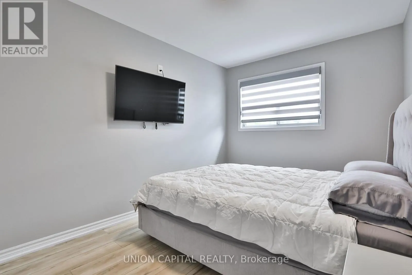 21 AVON CRESCENT