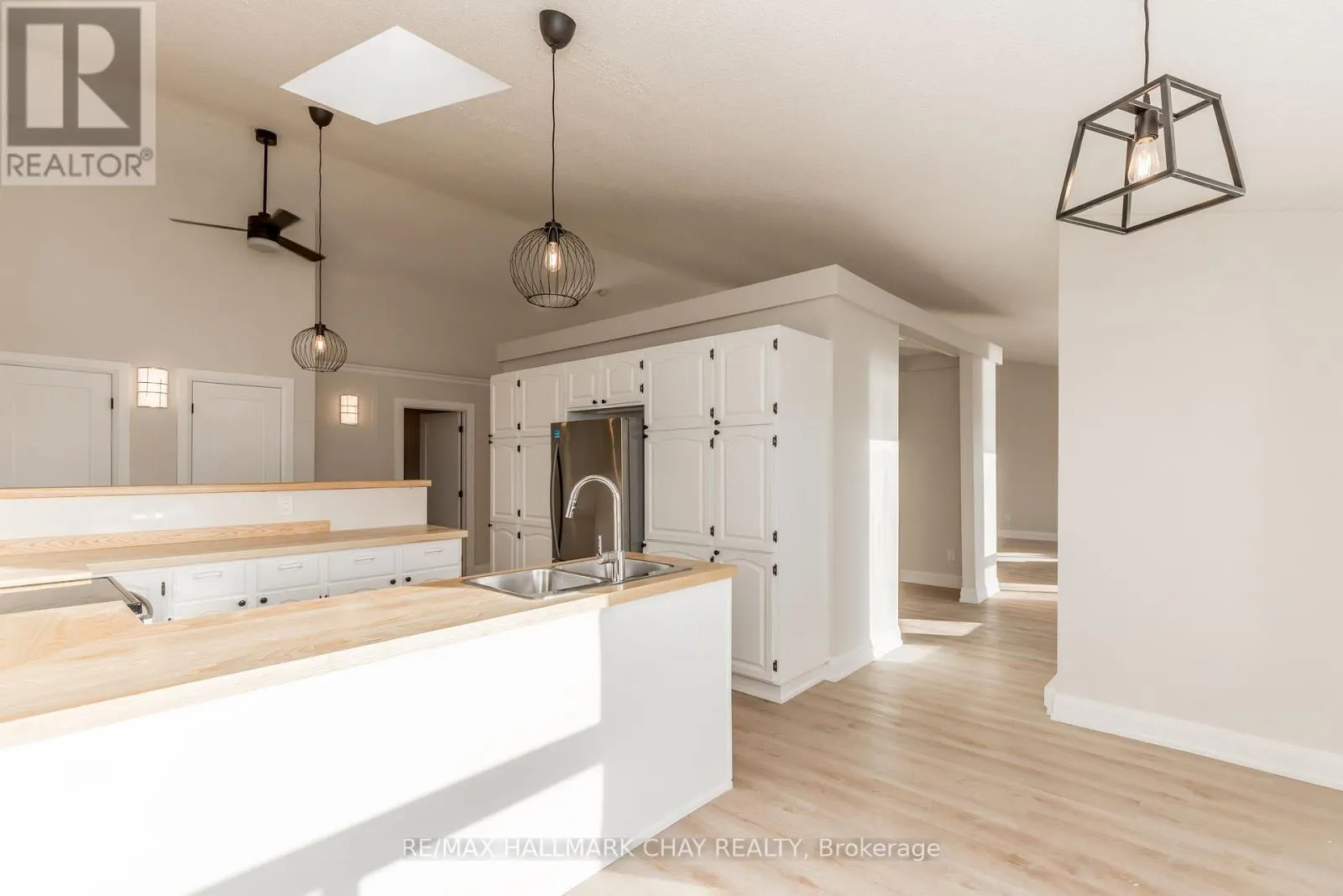 UPPER - 3993 STOUFFVILLE ROAD