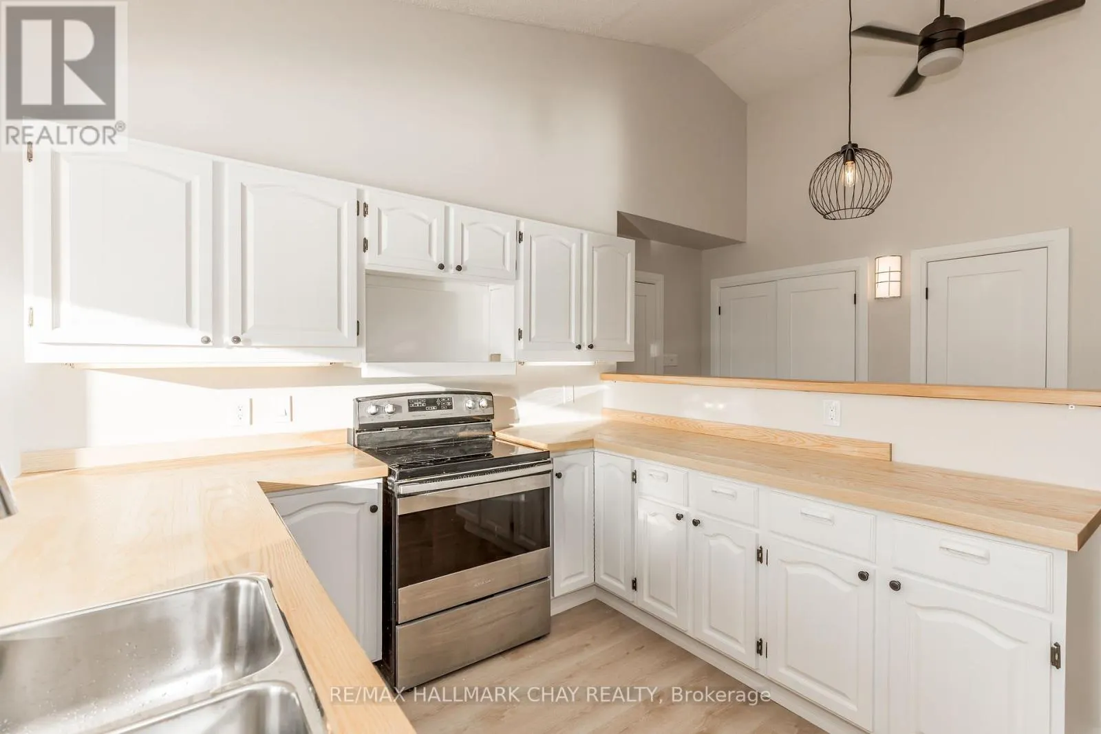 UPPER - 3993 STOUFFVILLE ROAD