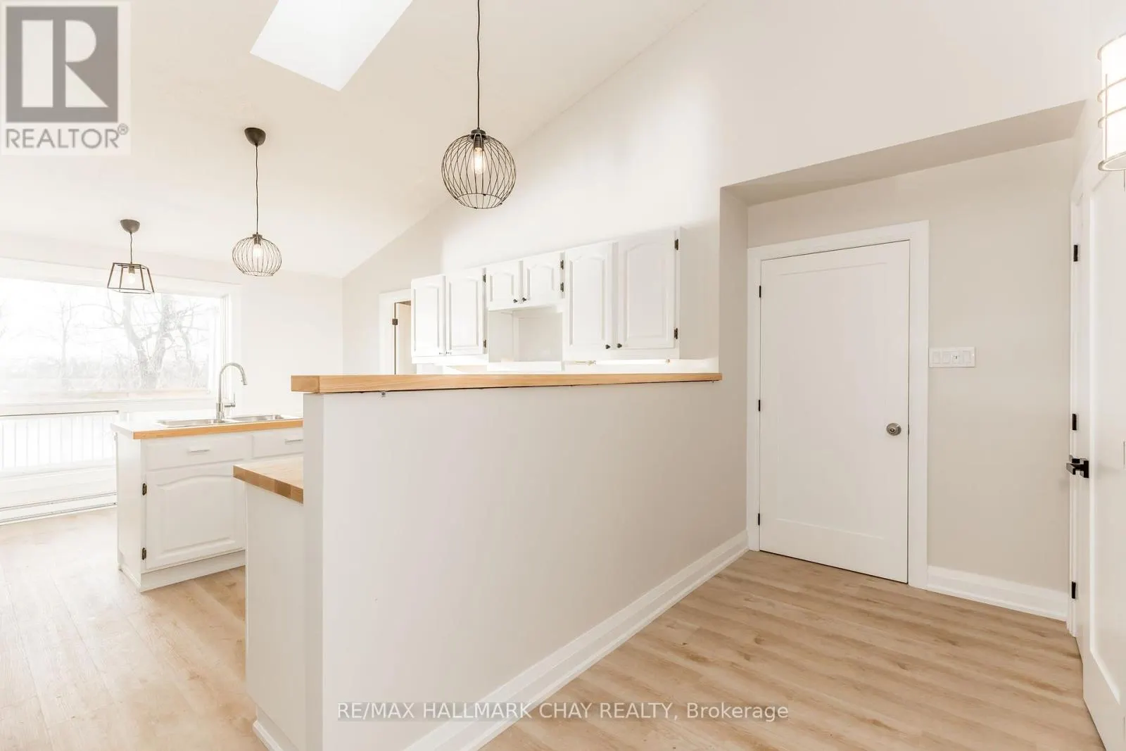 UPPER - 3993 STOUFFVILLE ROAD