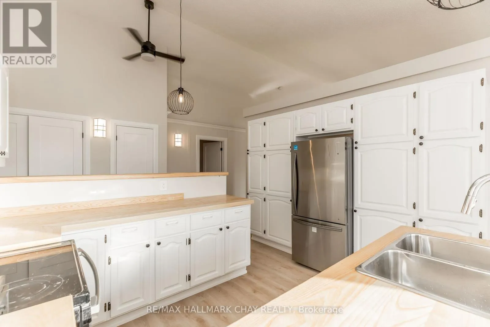 UPPER - 3993 STOUFFVILLE ROAD