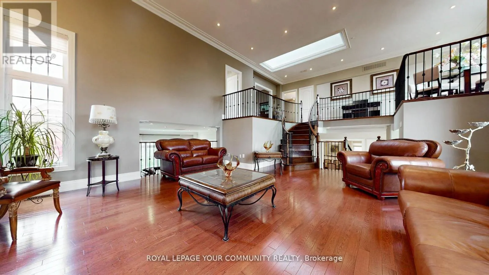 10 GANNETT DRIVE