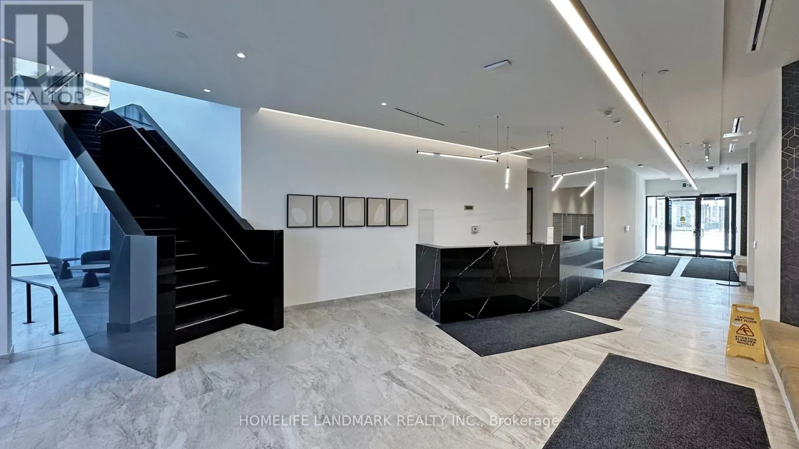 812 - 6 DAVID EYER ROAD
