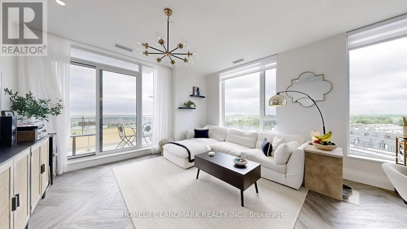 812 - 6 DAVID EYER ROAD