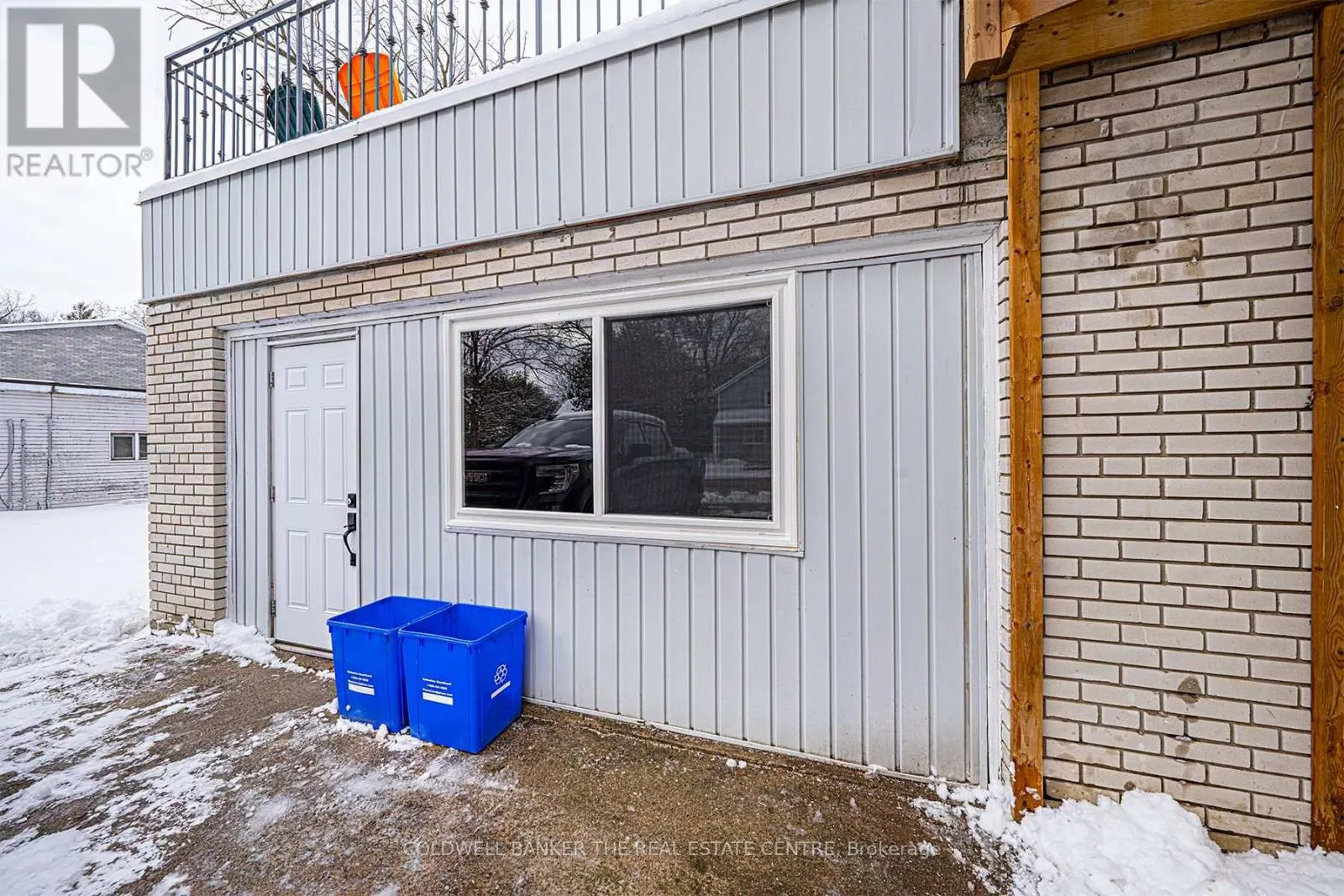 920 LAKE DRIVE
