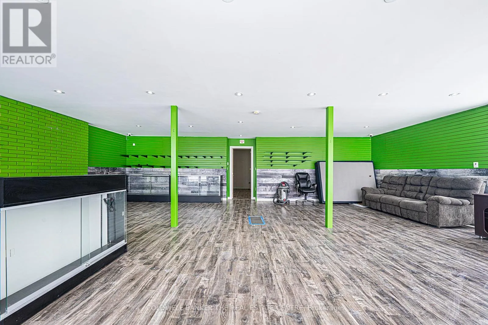 920 LAKE DRIVE
