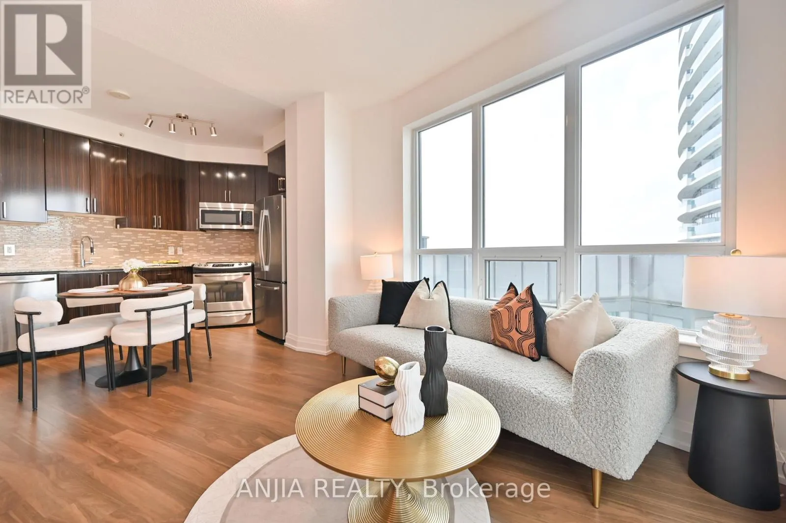1032 - 7161 YONGE STREET