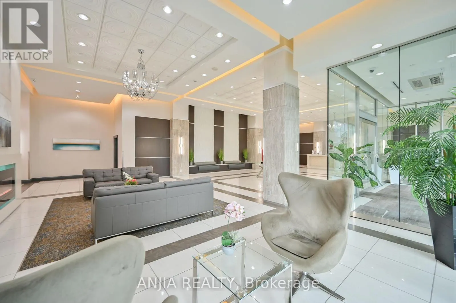 1032 - 7161 YONGE STREET