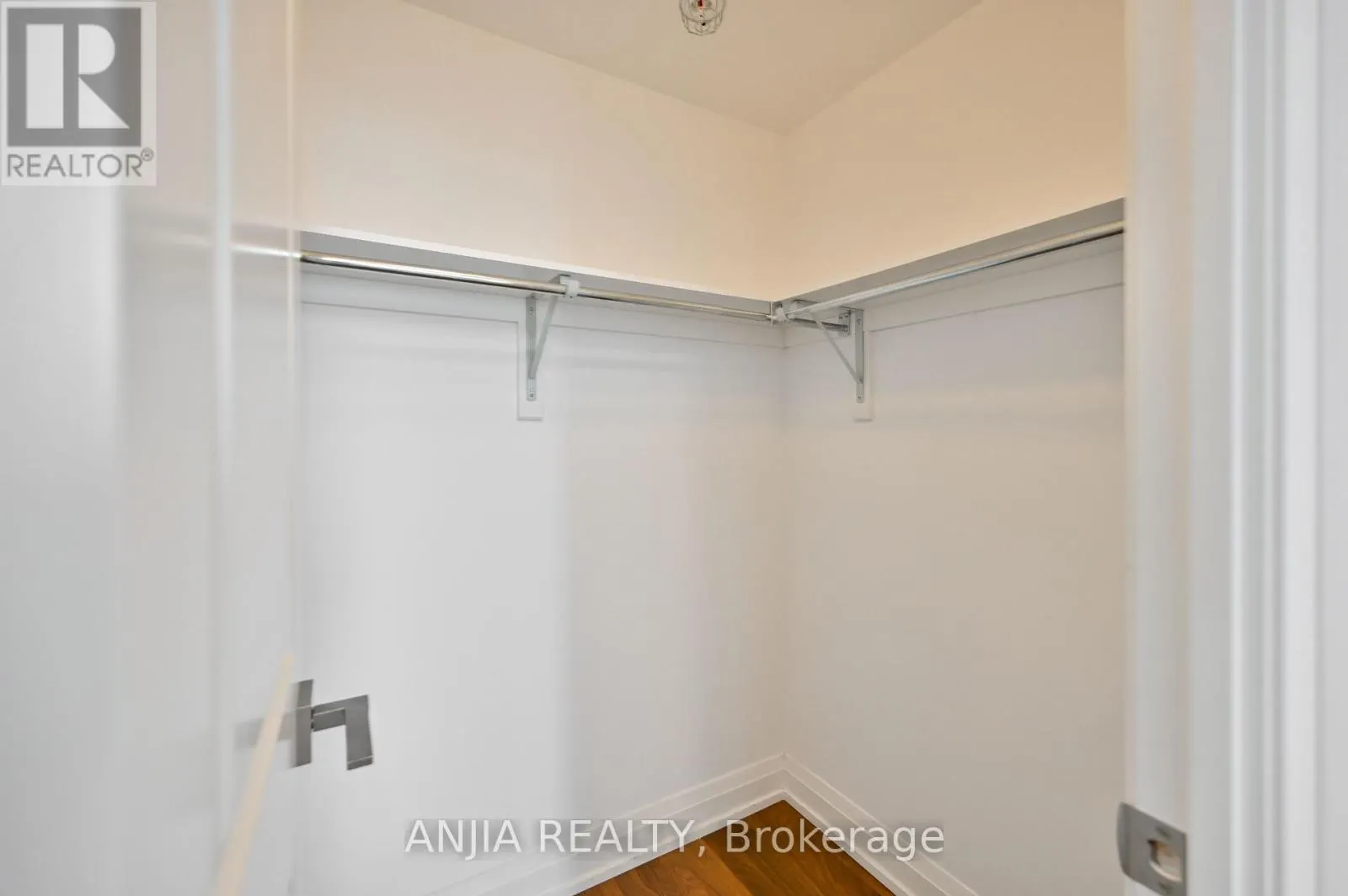1032 - 7161 YONGE STREET