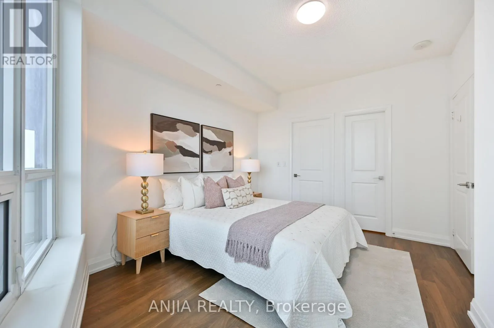 1032 - 7161 YONGE STREET