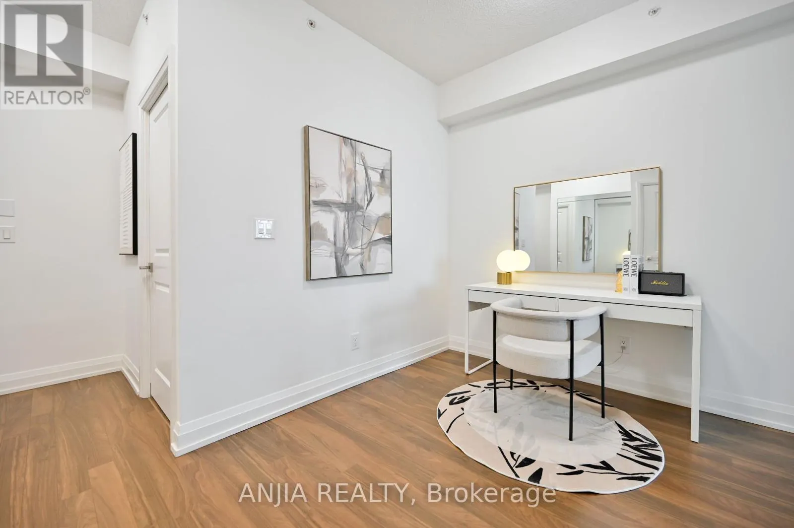 1032 - 7161 YONGE STREET