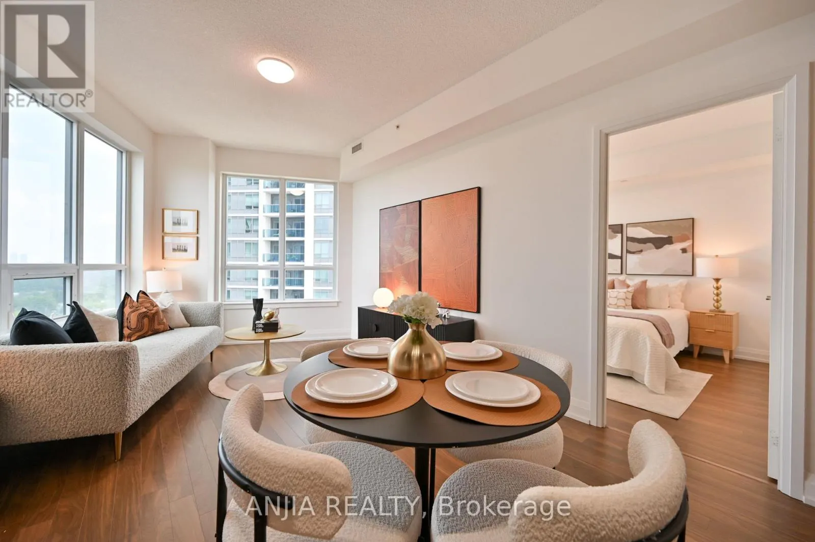 1032 - 7161 YONGE STREET
