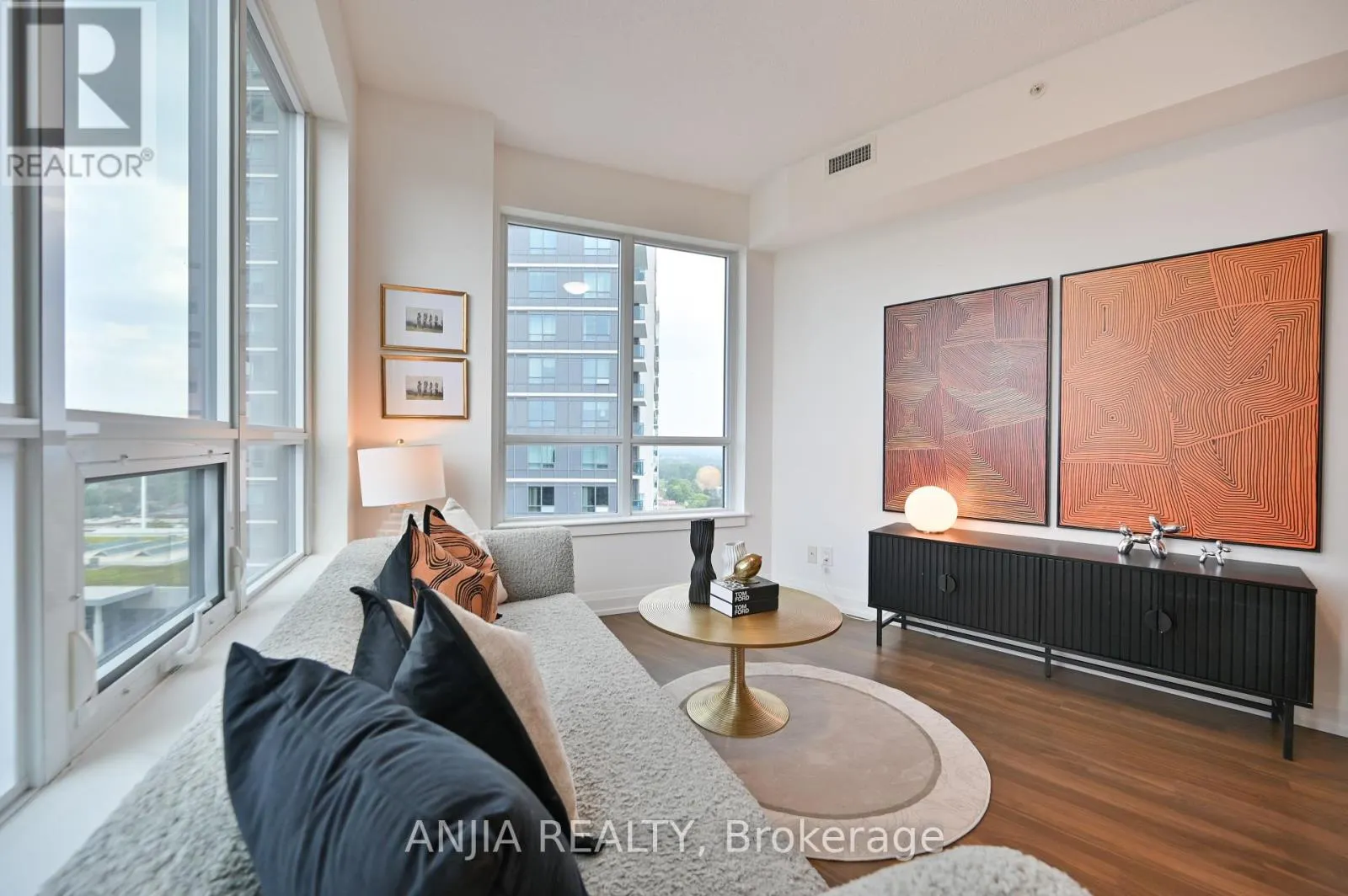 1032 - 7161 YONGE STREET