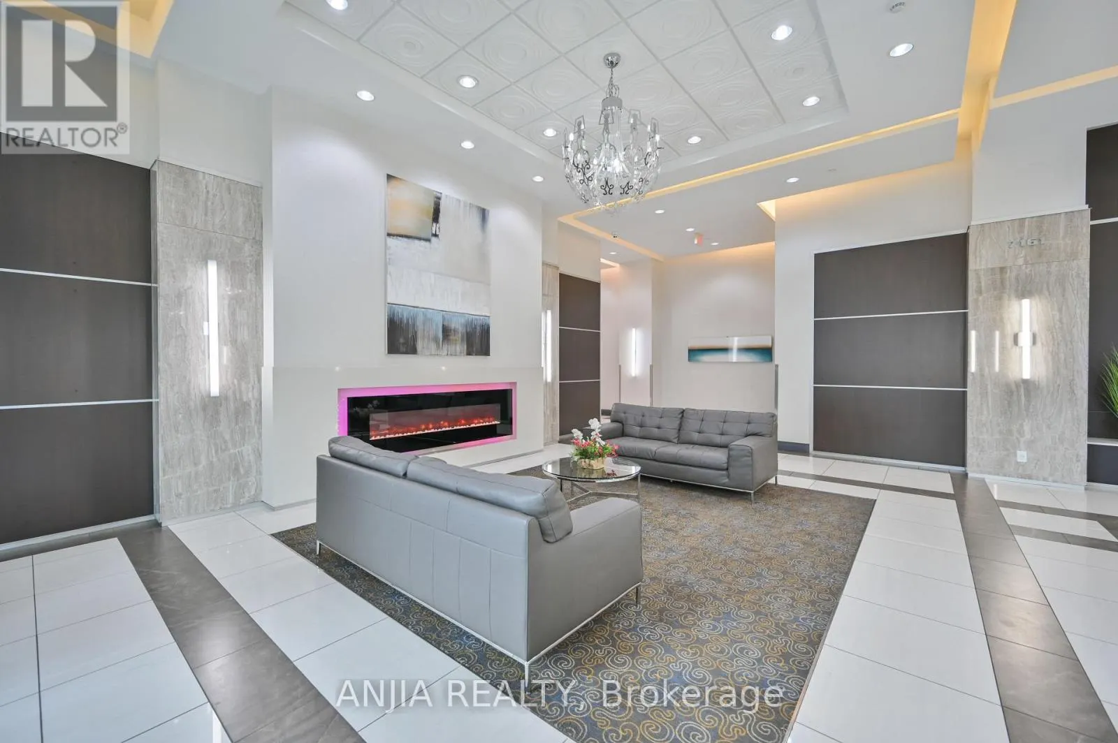 1032 - 7161 YONGE STREET