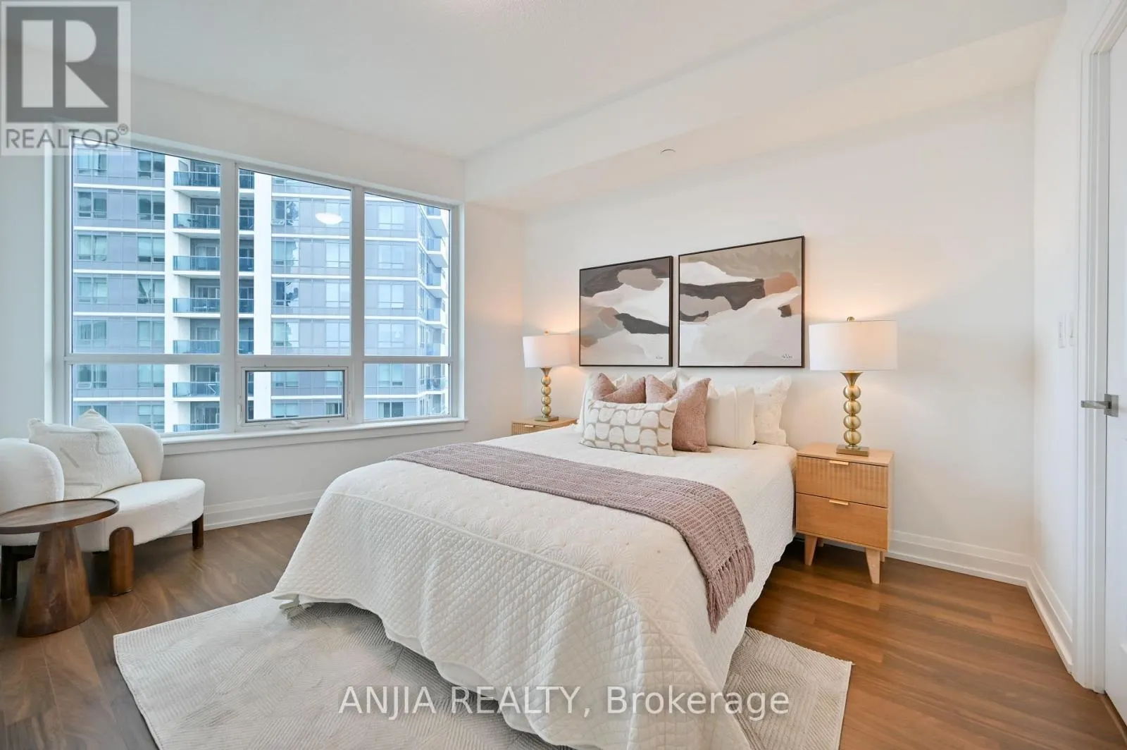 1032 - 7161 YONGE STREET