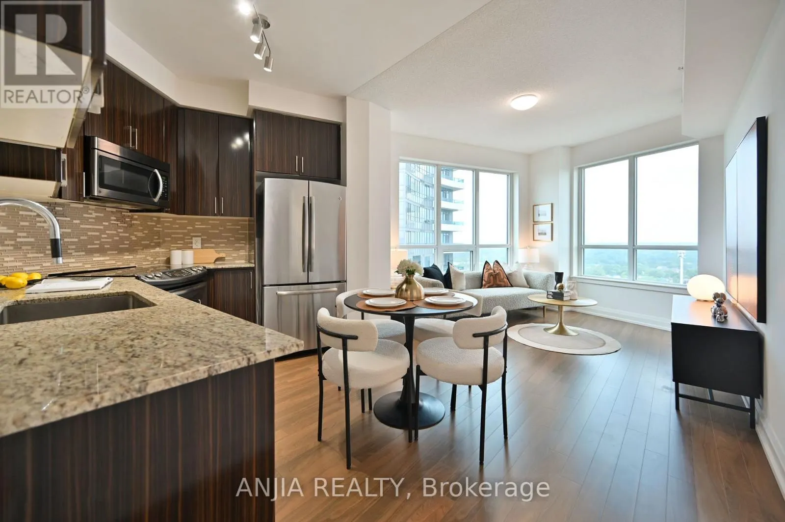 1032 - 7161 YONGE STREET
