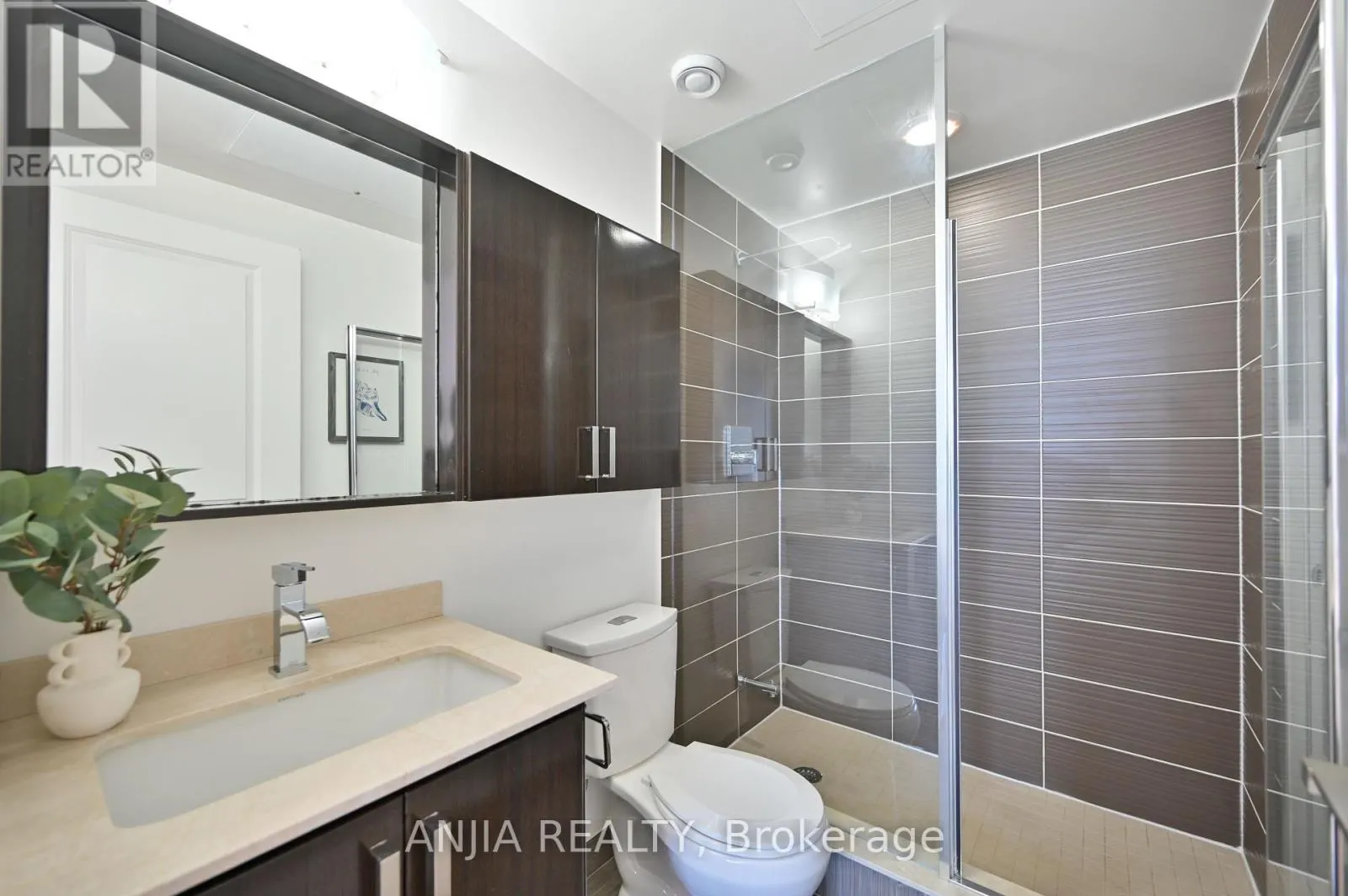1032 - 7161 YONGE STREET