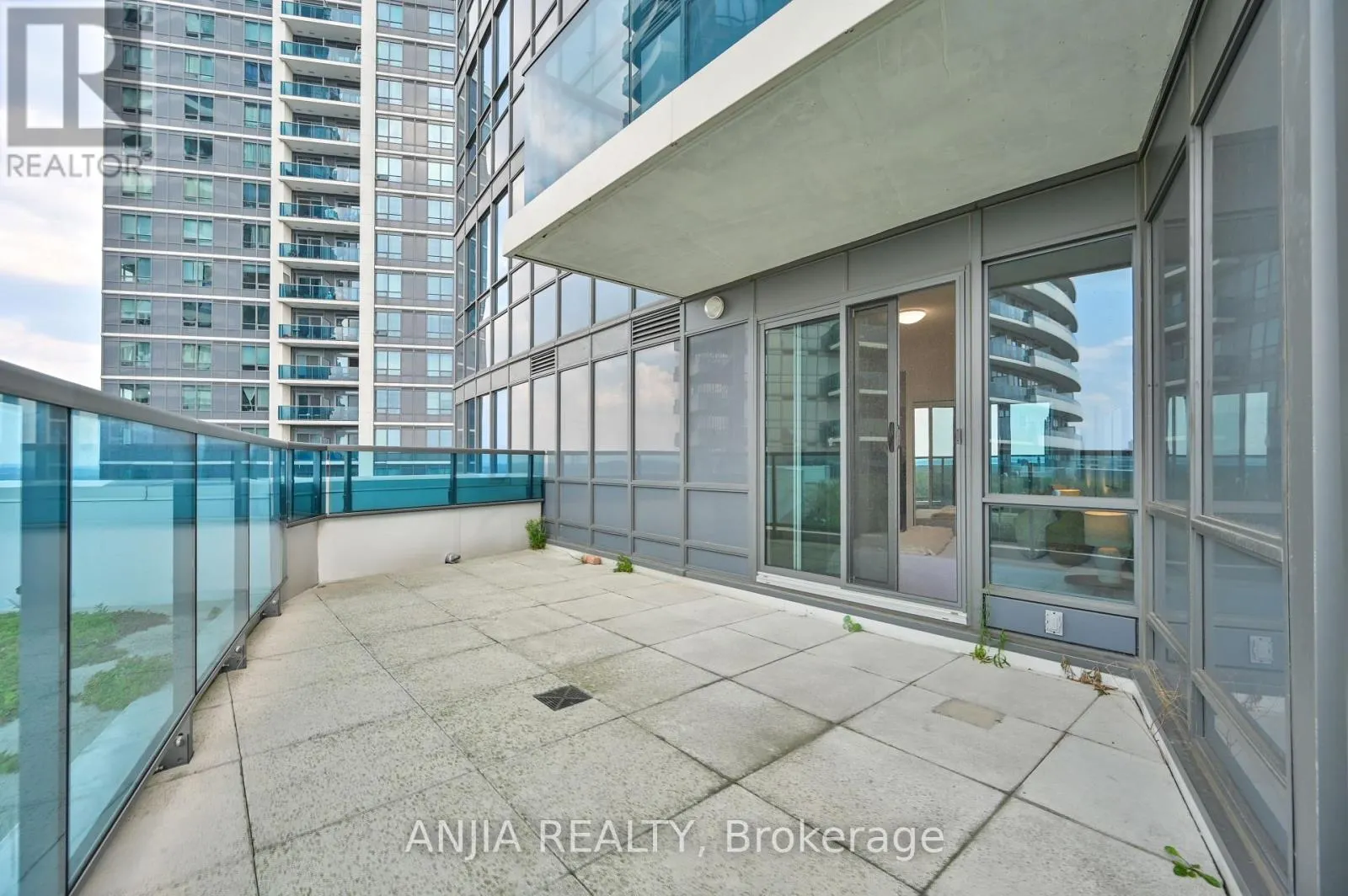 1032 - 7161 YONGE STREET