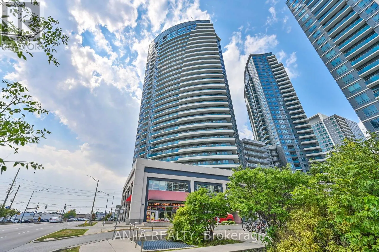 1032 - 7161 YONGE STREET