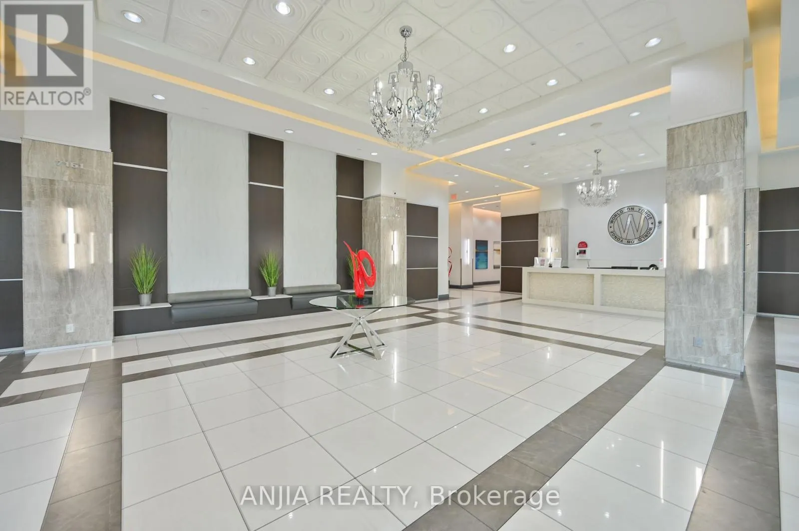 1032 - 7161 YONGE STREET