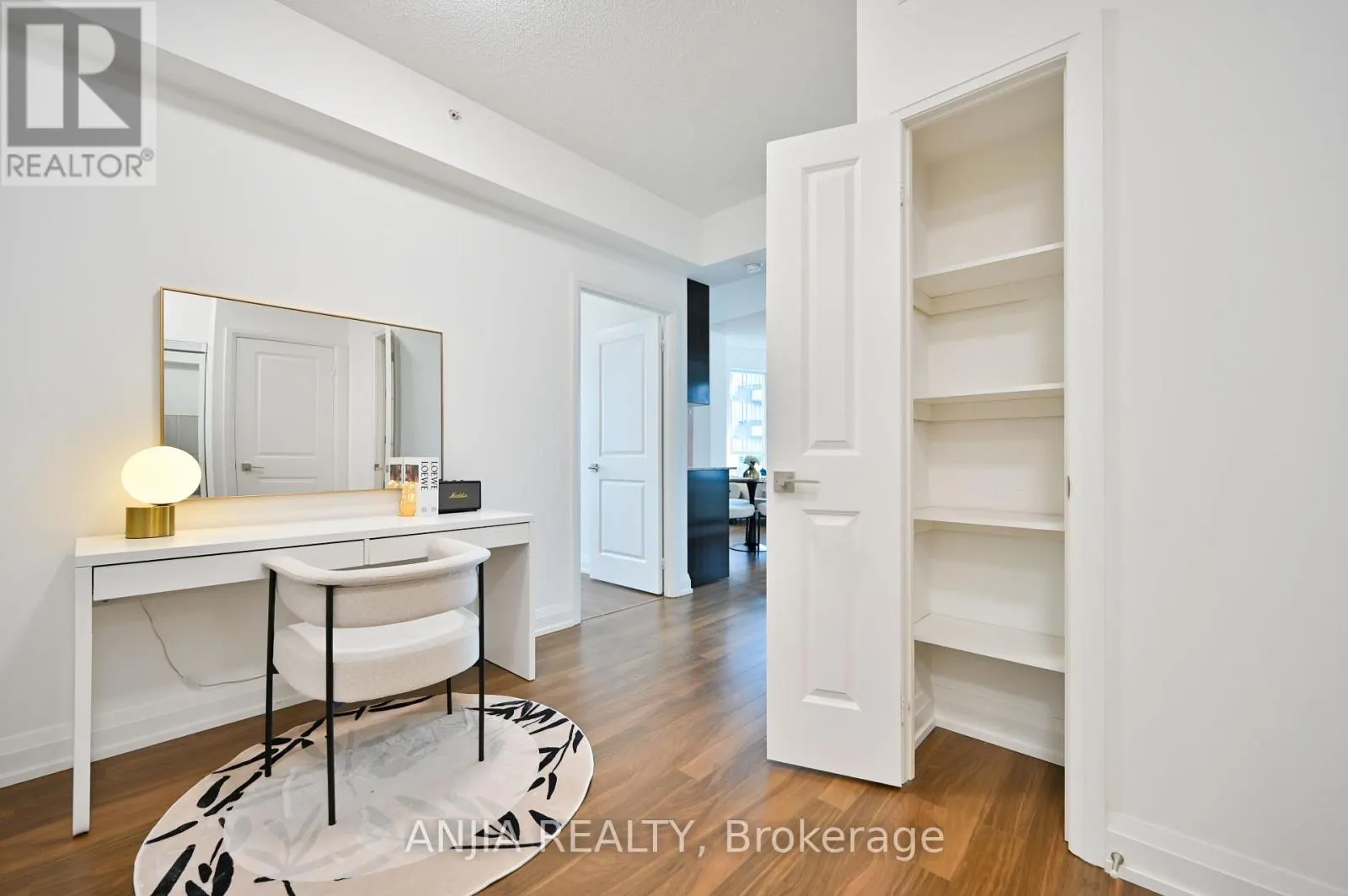 1032 - 7161 YONGE STREET