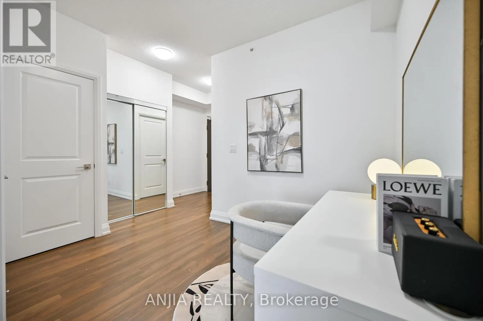 1032 - 7161 YONGE STREET