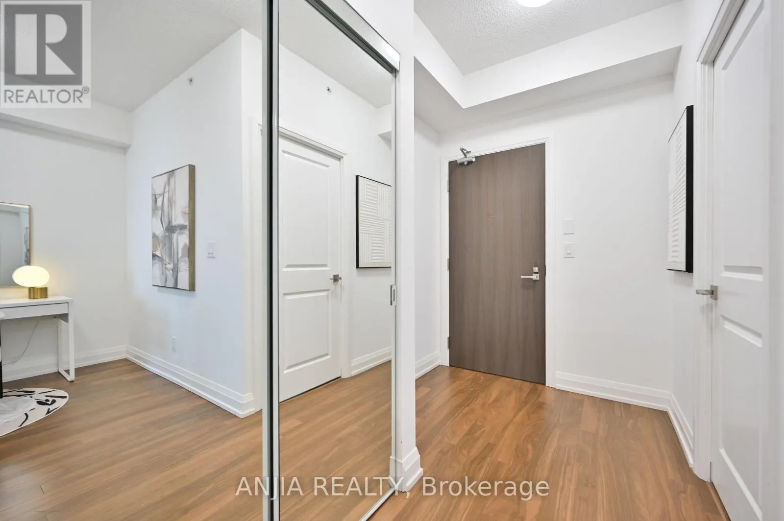 1032 - 7161 YONGE STREET