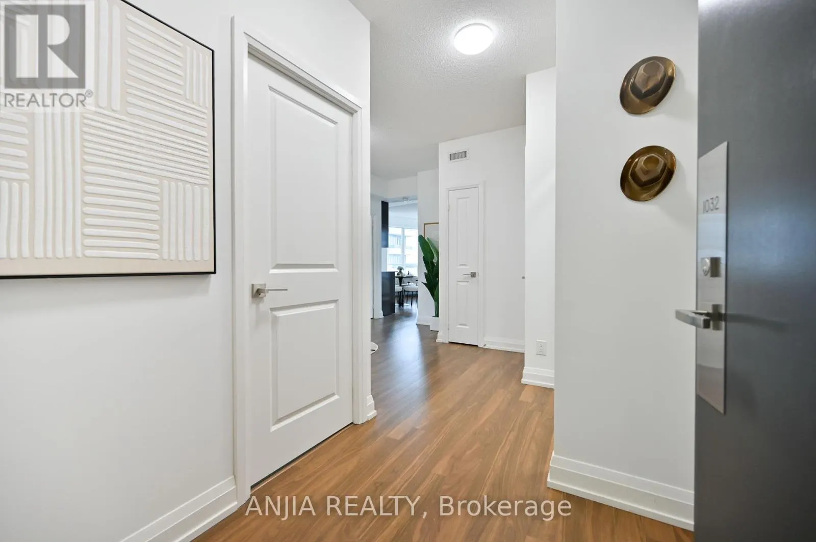 1032 - 7161 YONGE STREET