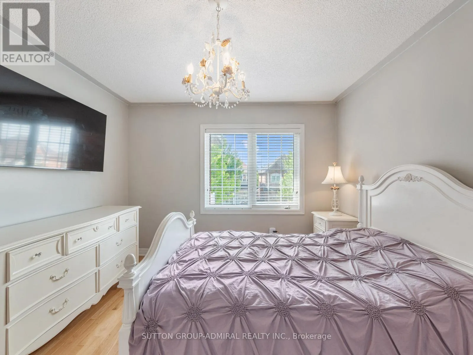 4 HAYWOOD DRIVE