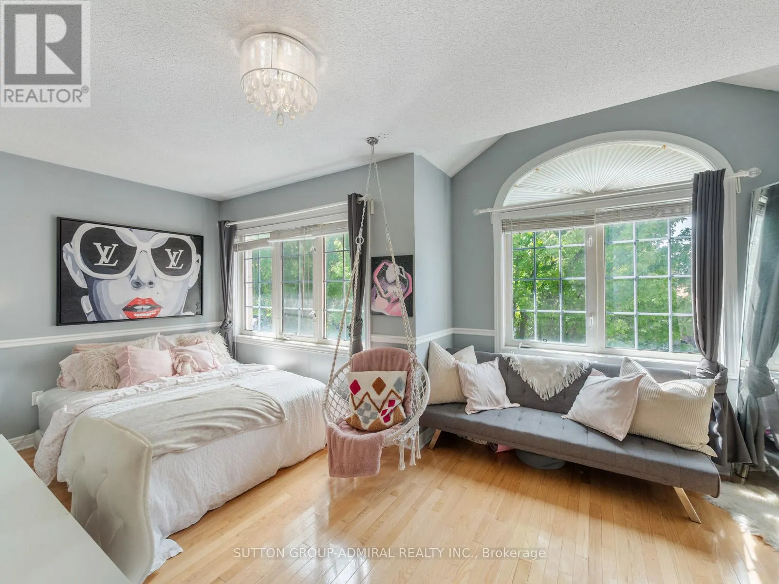4 HAYWOOD DRIVE