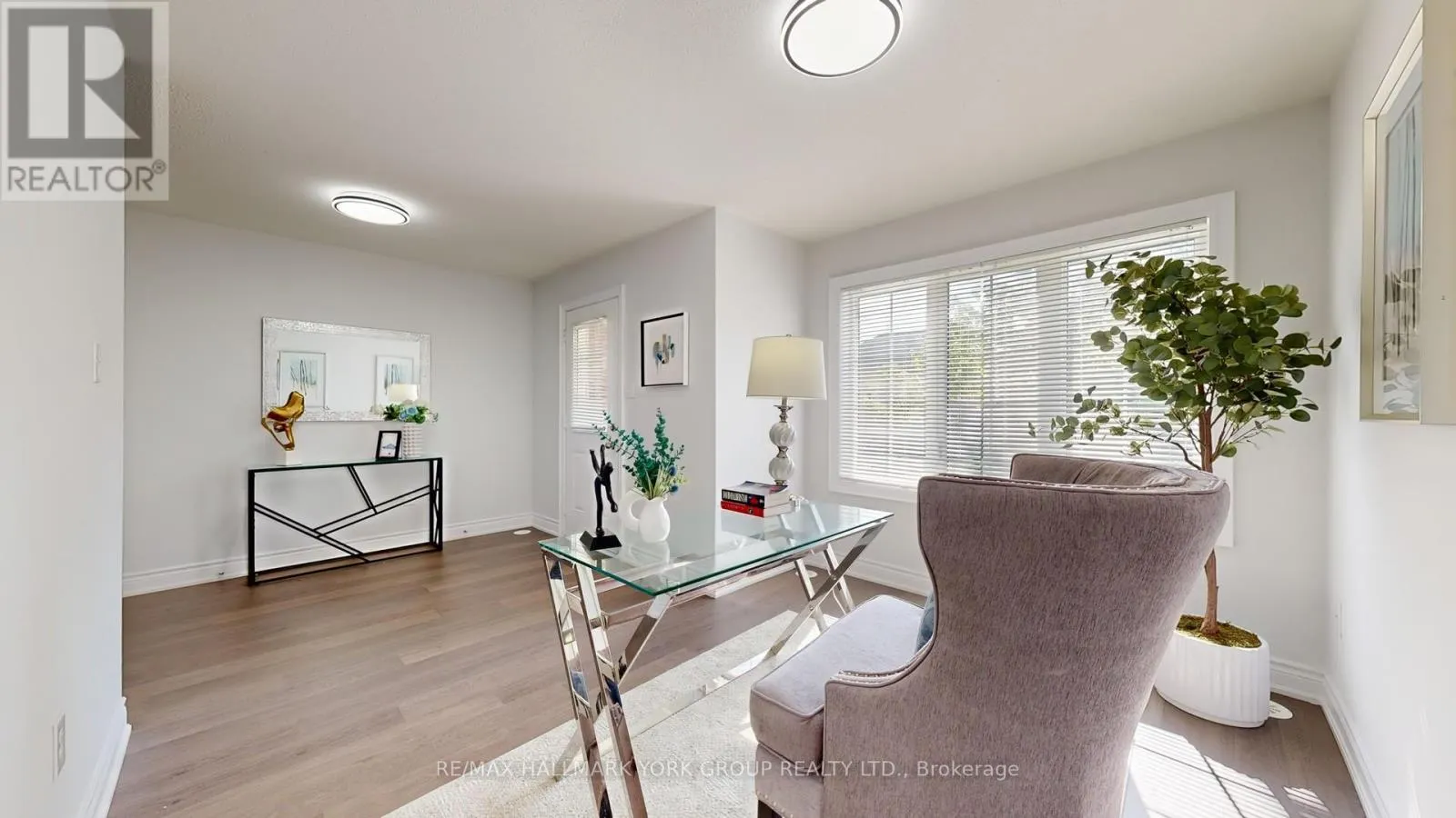 6 ROY GROVE WAY