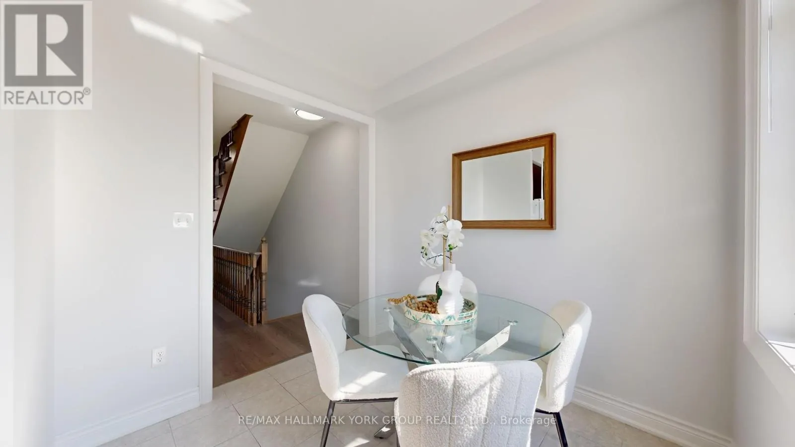 6 ROY GROVE WAY
