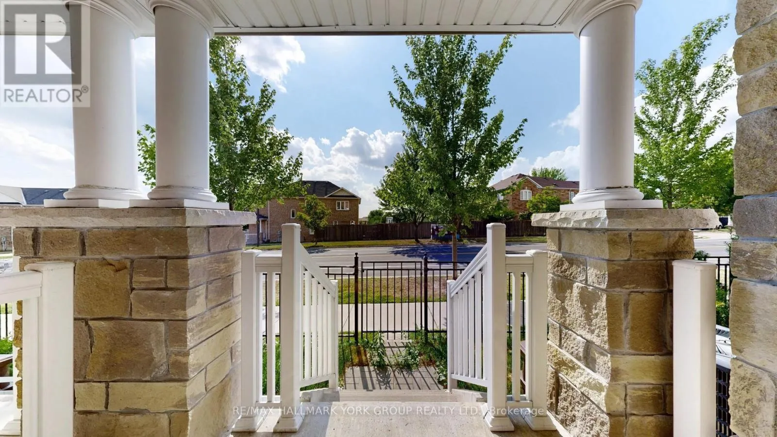 6 ROY GROVE WAY