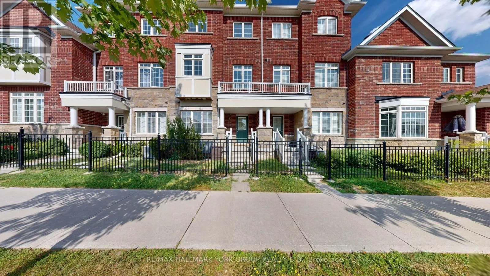 6 ROY GROVE WAY