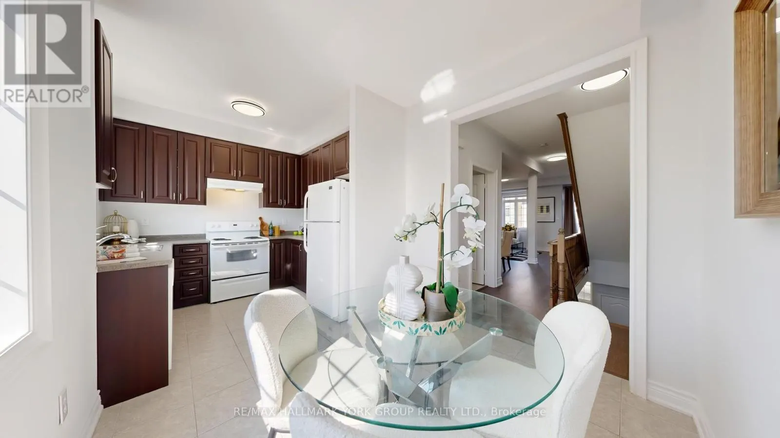6 ROY GROVE WAY