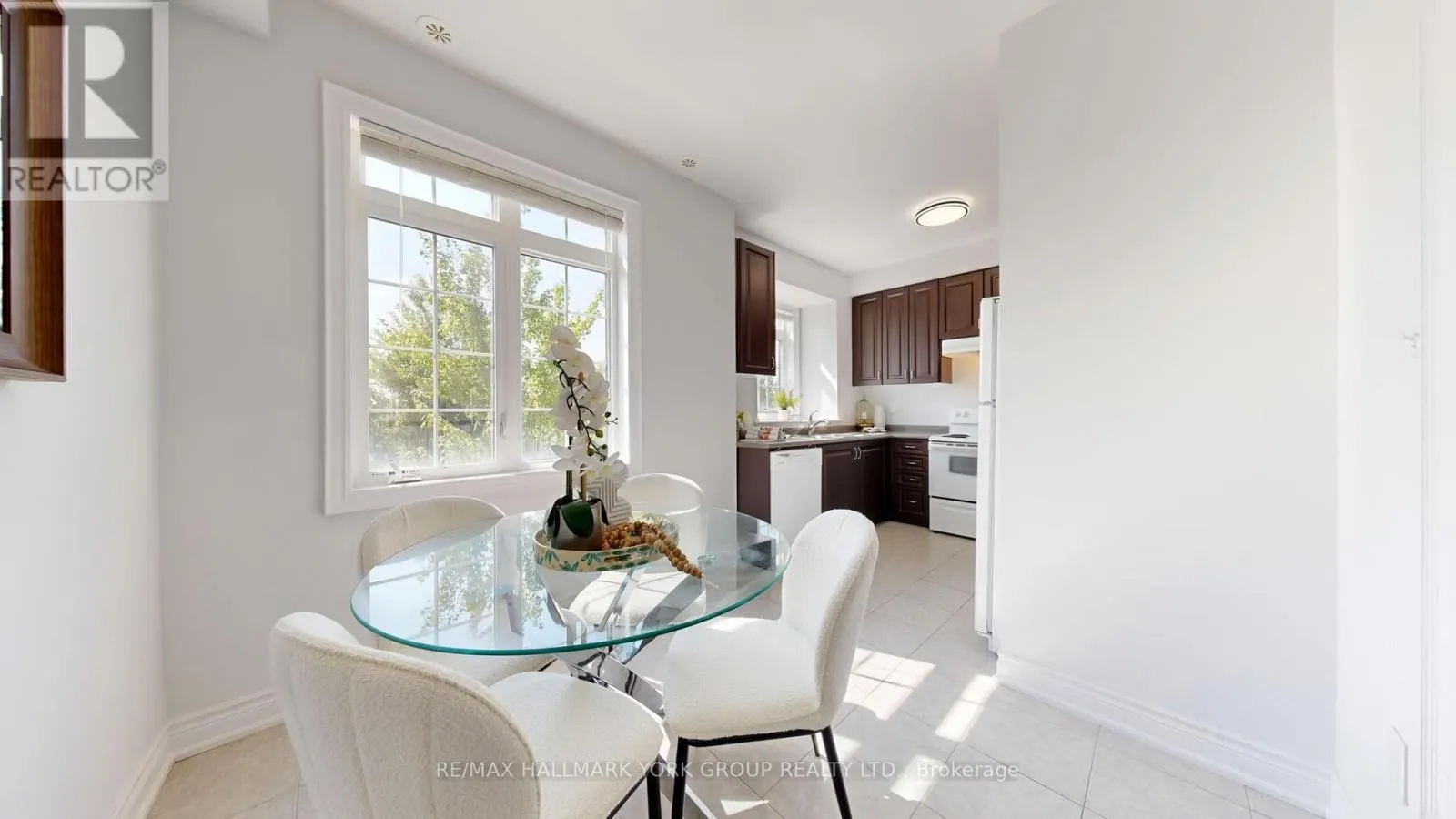 6 ROY GROVE WAY