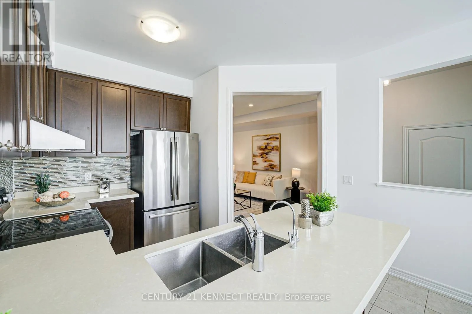 10711 WOODBINE AVENUE