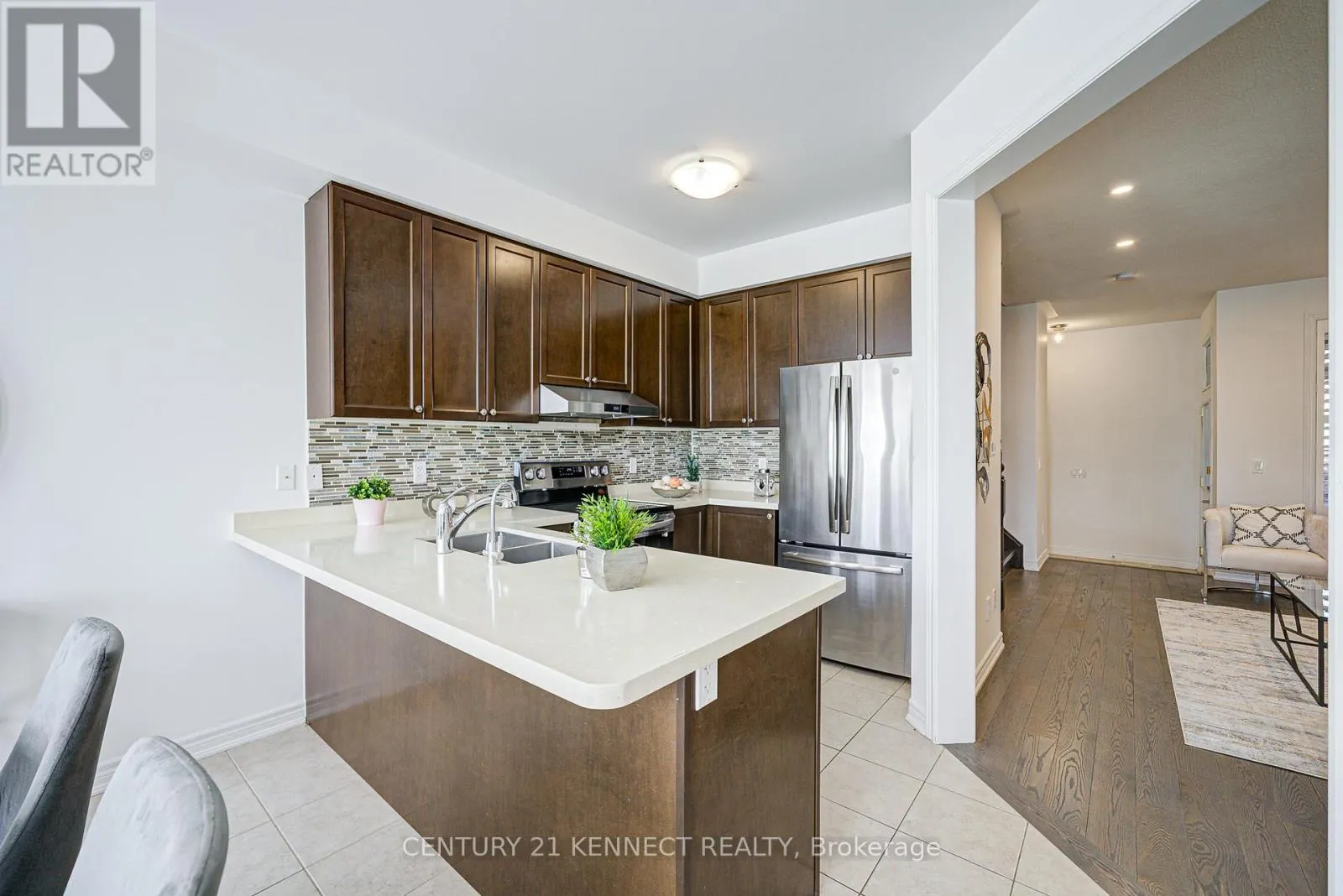 10711 WOODBINE AVENUE