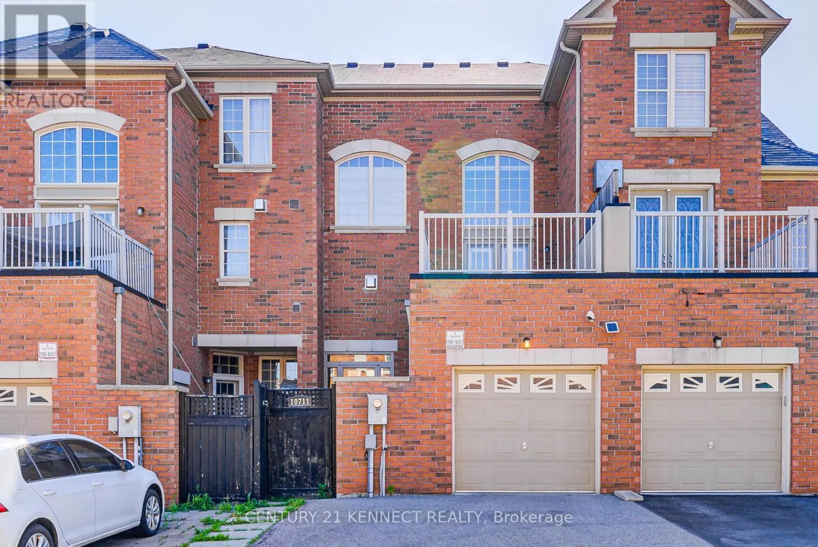 10711 WOODBINE AVENUE
