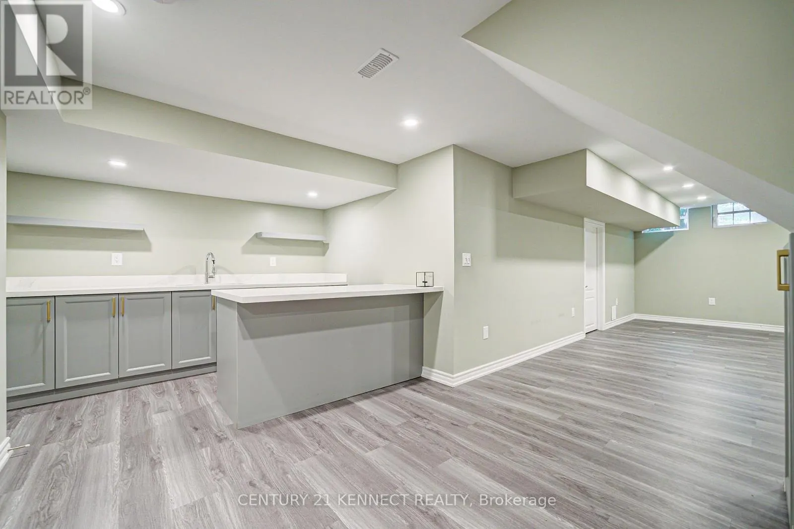 10711 WOODBINE AVENUE