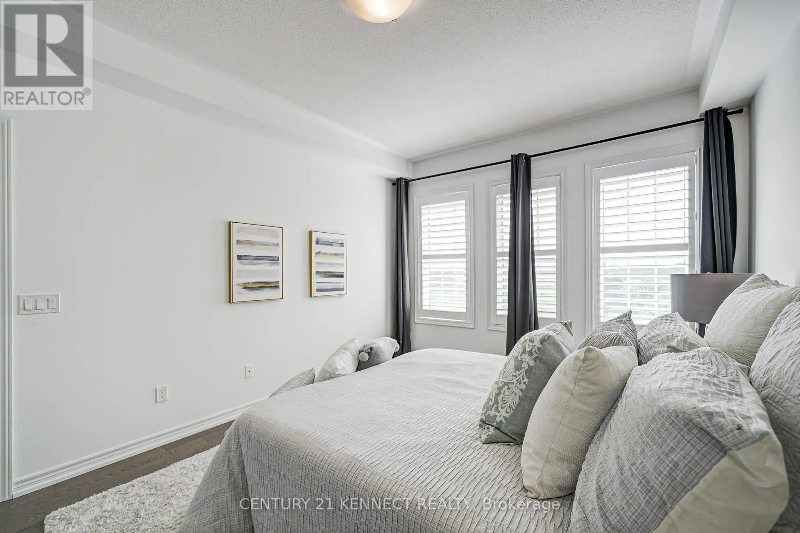 10711 WOODBINE AVENUE