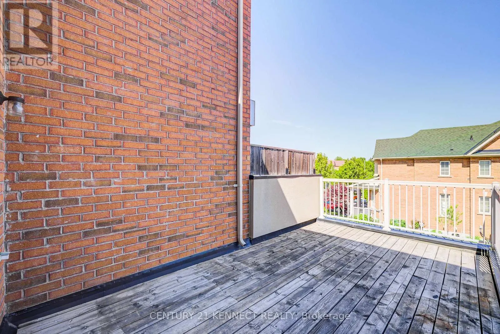 10711 WOODBINE AVENUE