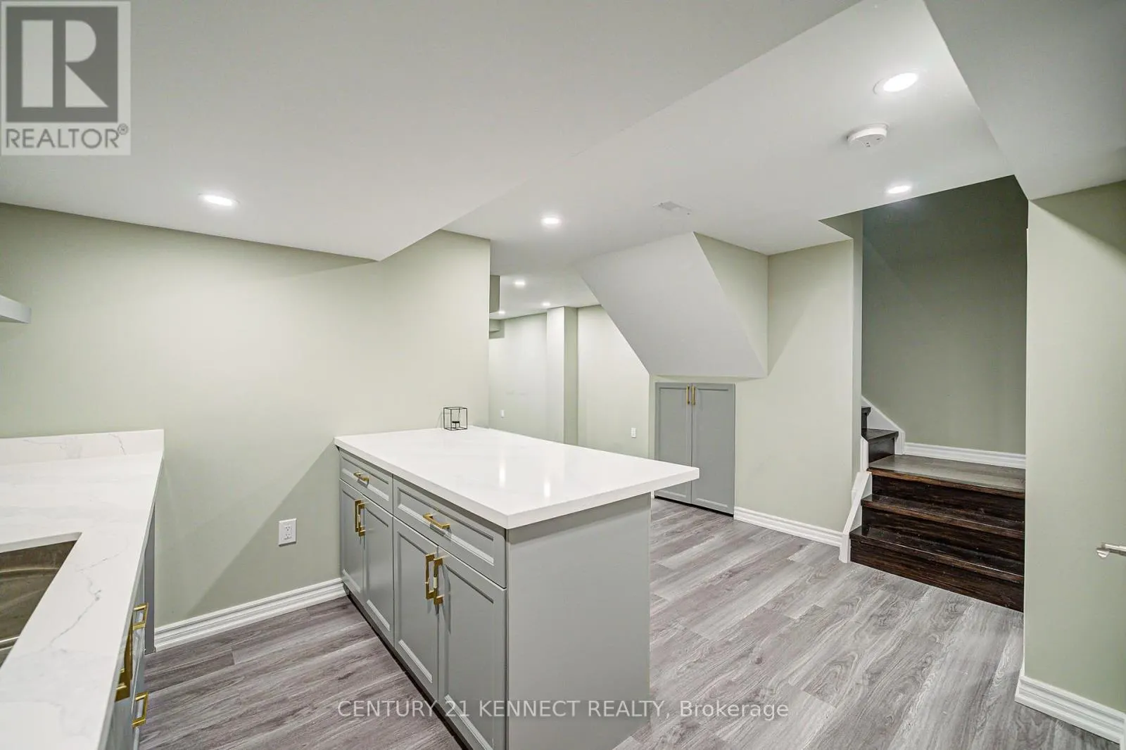 10711 WOODBINE AVENUE