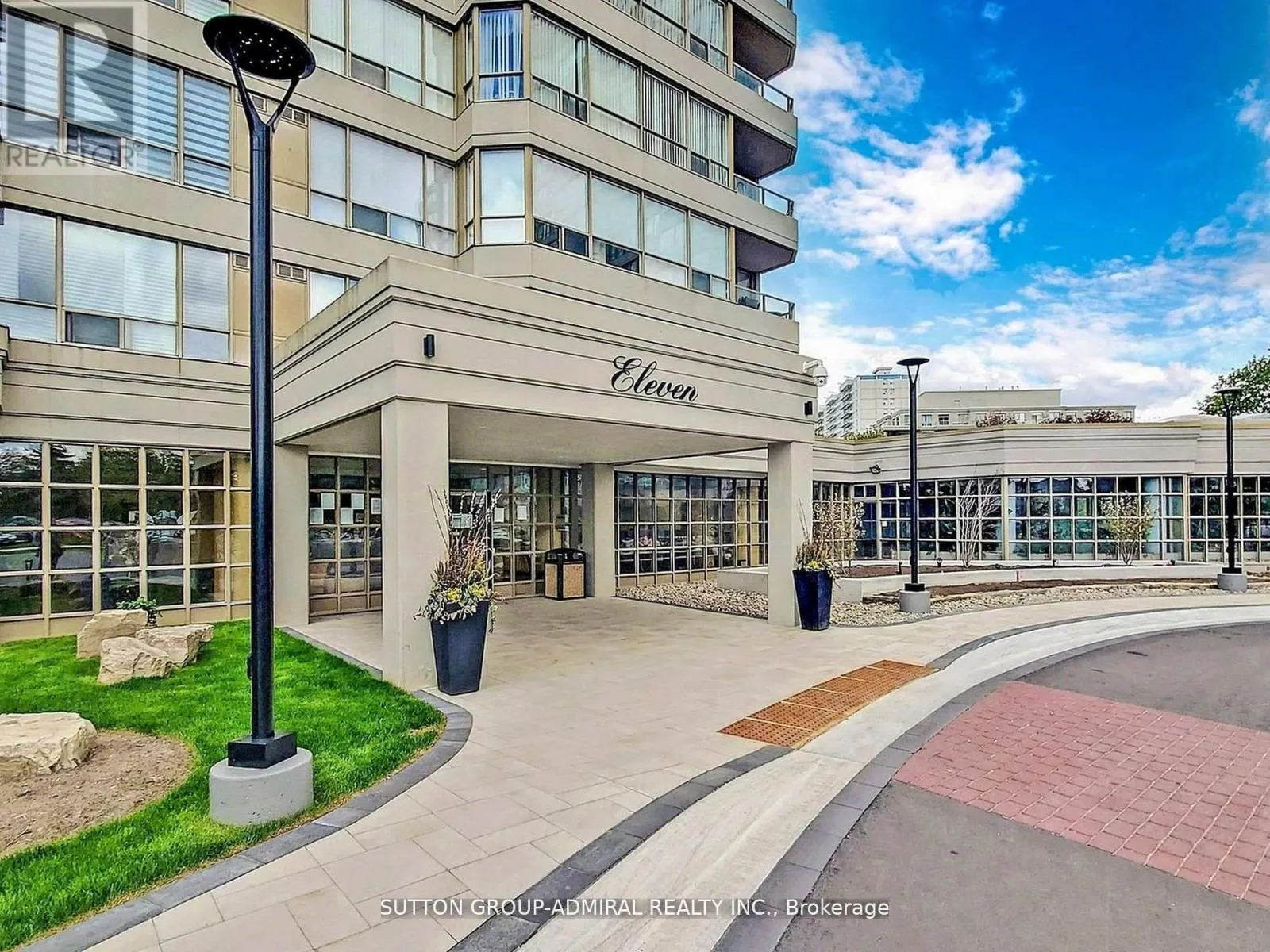 401 - 11 TOWNSGATE DRIVE