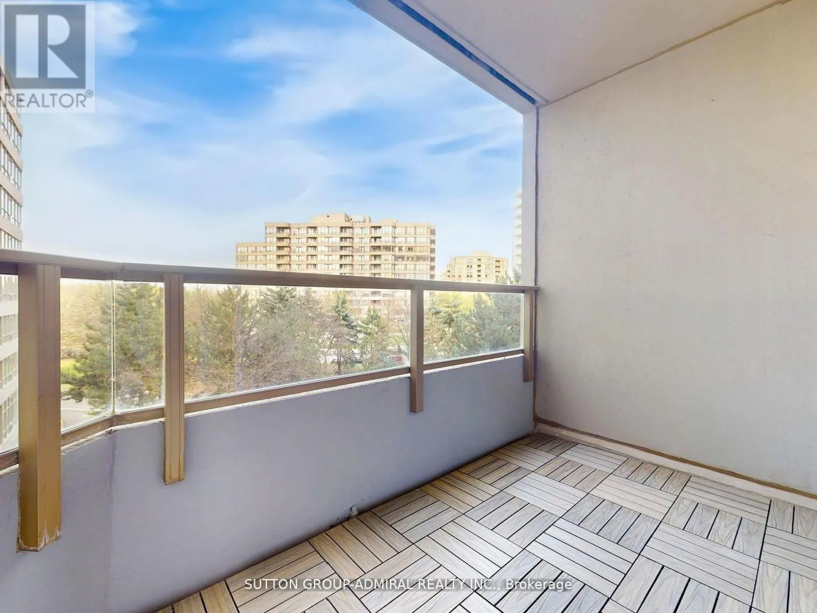 401 - 11 TOWNSGATE DRIVE