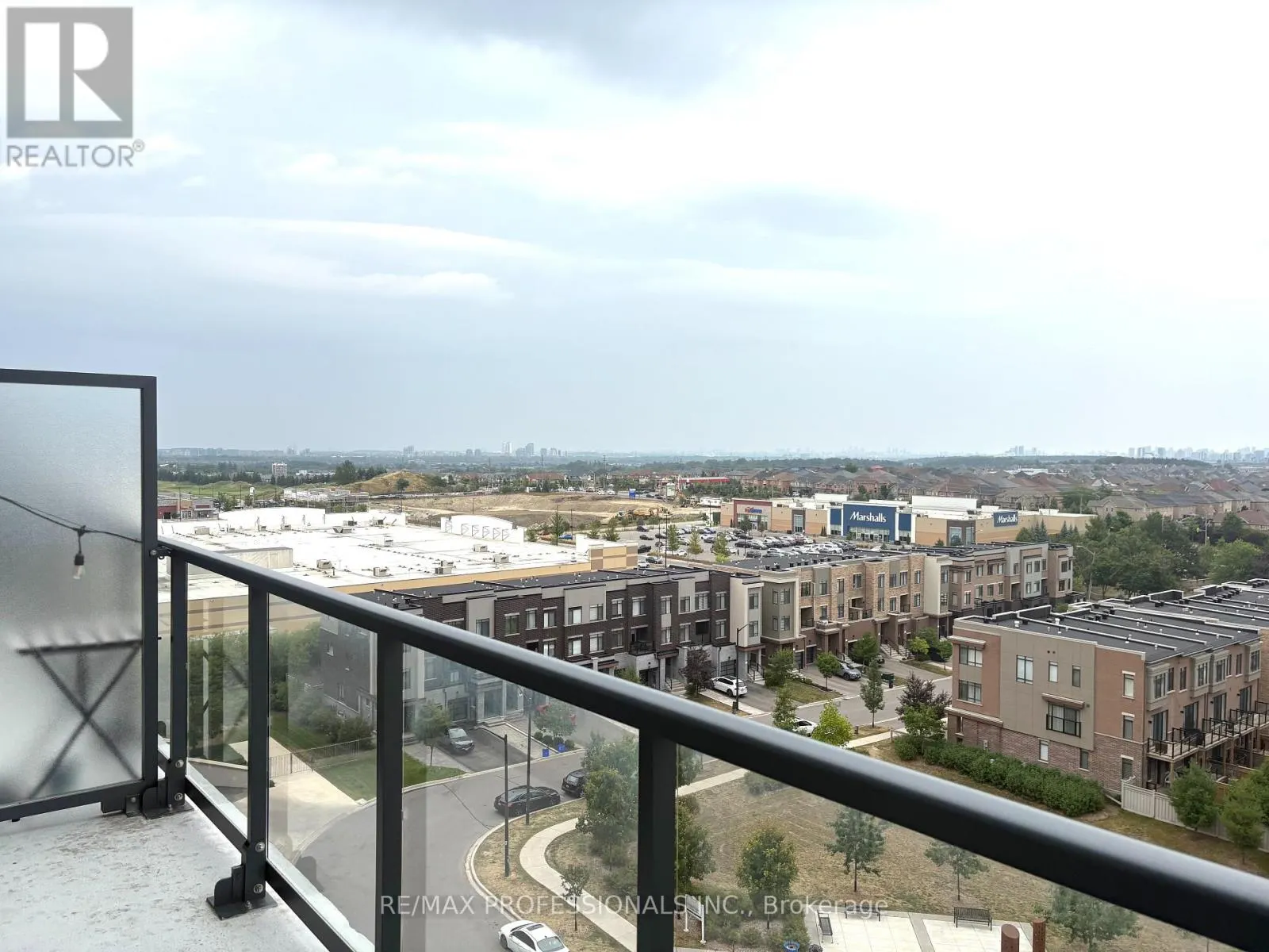 817 - 99 EAGLE ROCK WAY
