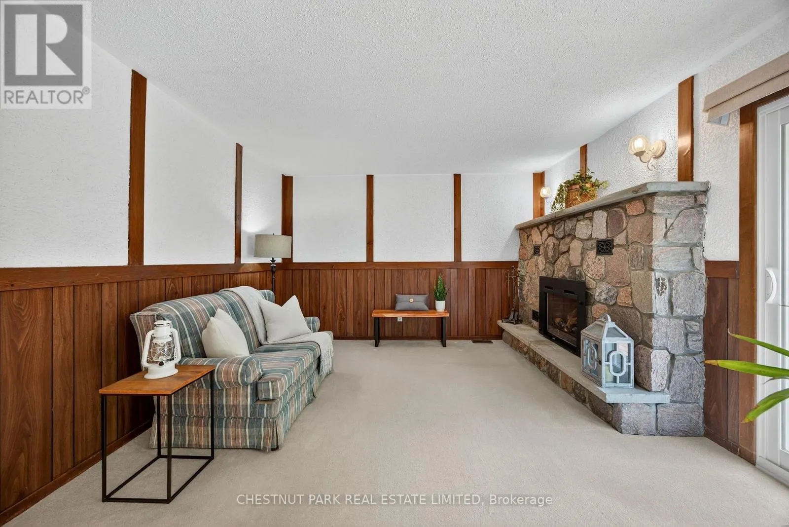 3782 WHITECAP DRIVE