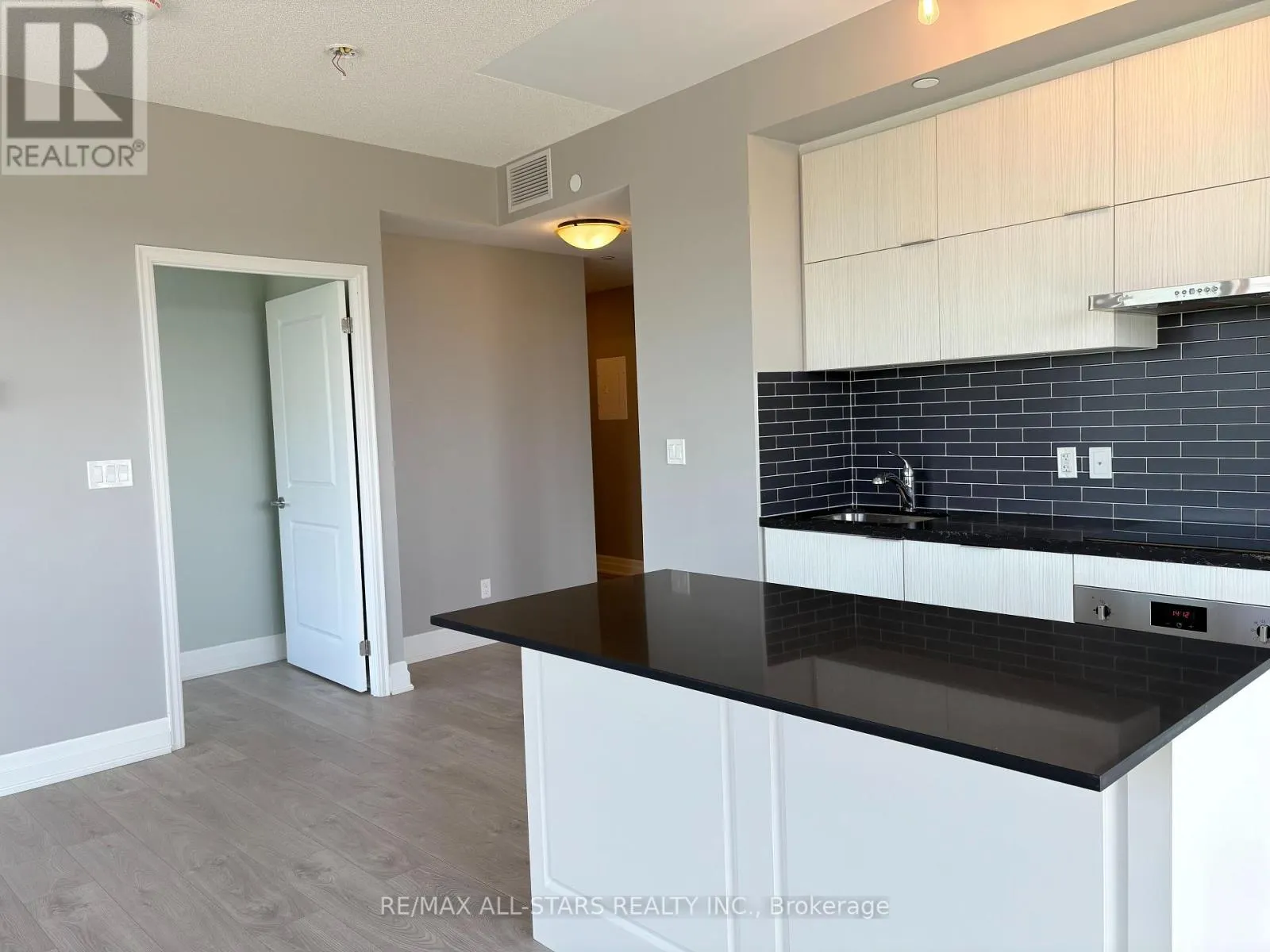 622 - 10 ROUGE VALLEY DRIVE W