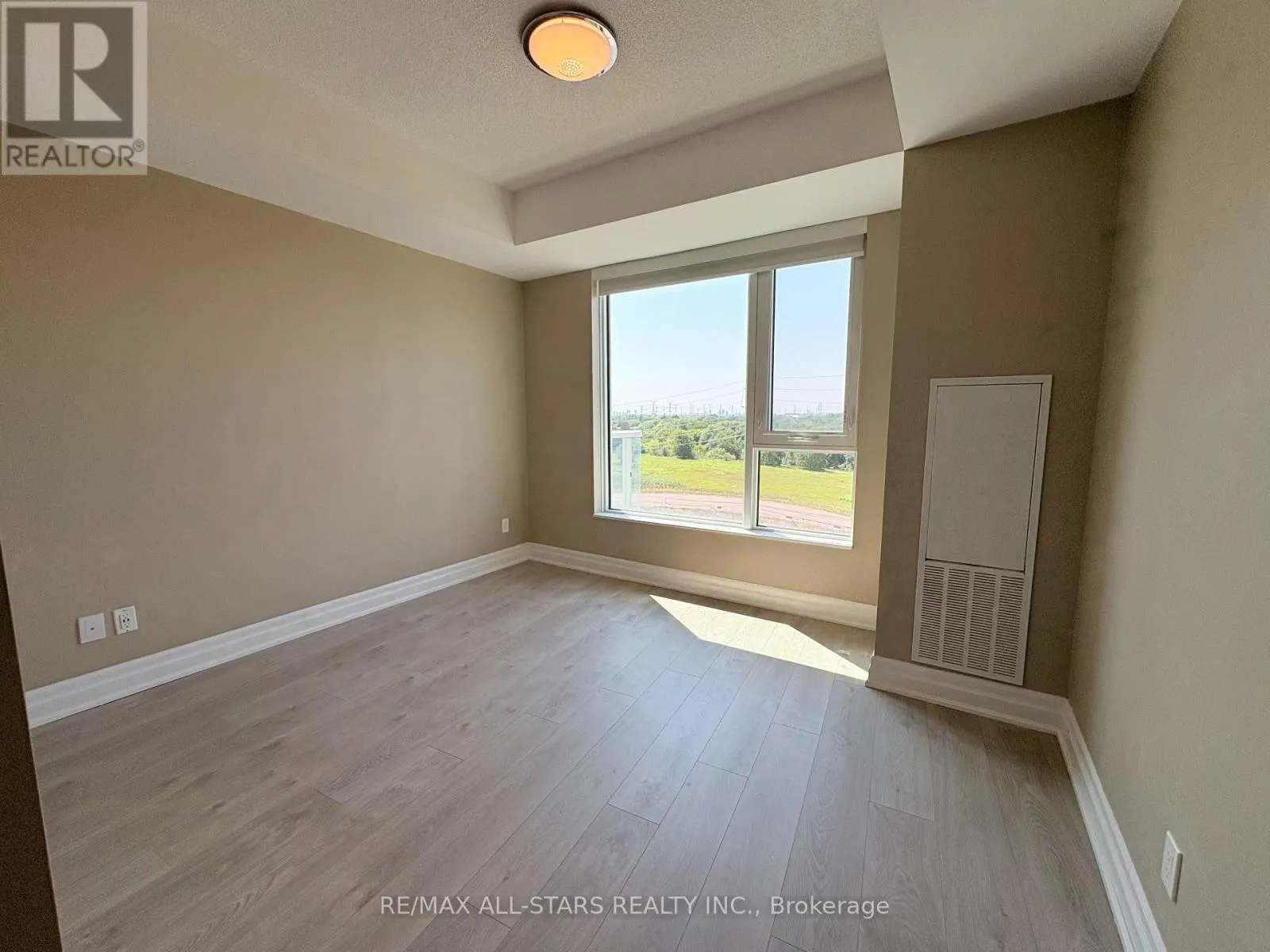 622 - 10 ROUGE VALLEY DRIVE W